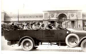 greres Bild - Postkarte Autobus 1928